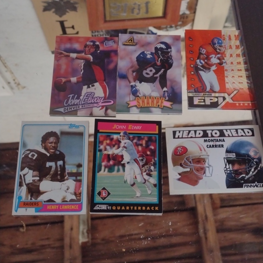 Brett Favre Rookie &Assorted Football Trading Cards Collection - Picture 6 of 6